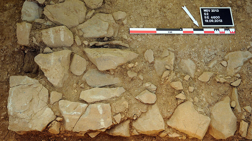 Abb. 14: Detail von Objekt 1 (Mauerfundament) in Schnitt 2/2013 (IKA 2014)